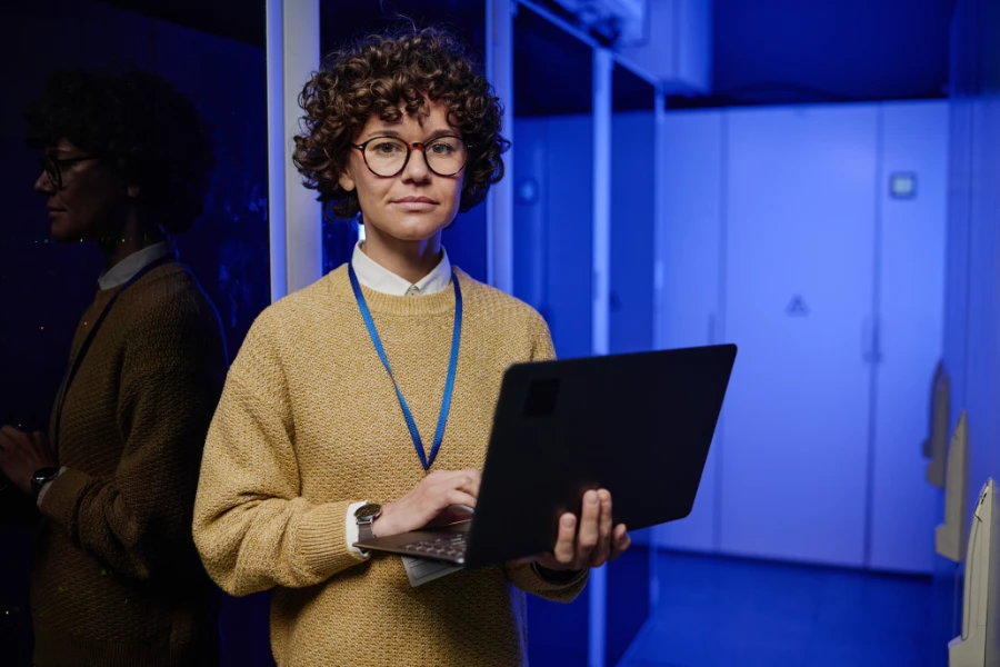 technician working on laptop in data center 2023 11 27 05 34 08 utc